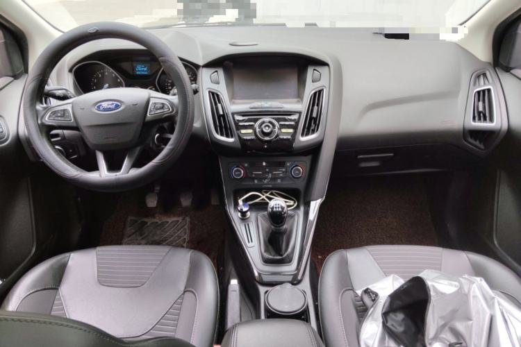 Used Ford Focus 2015 Hatchback EcoBoost 125 Manual – Ultra-Style Edition