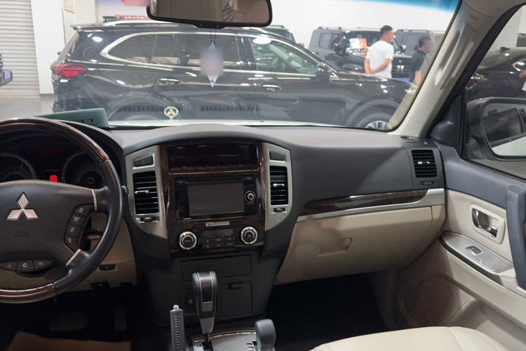 Used Mitsubishi Pajero 