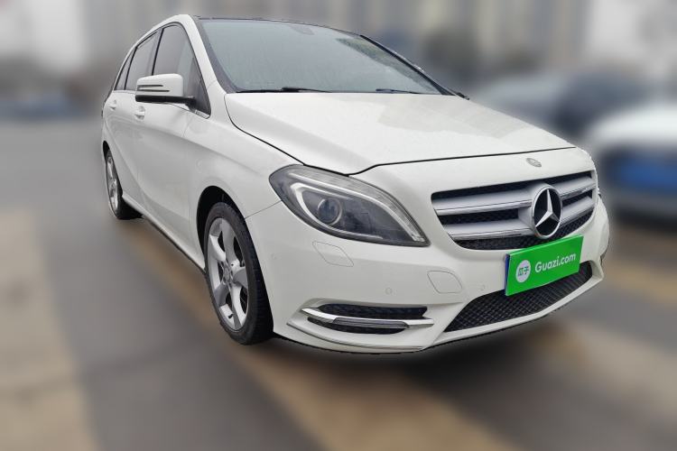 Used Mercedes-Benz B-Class 2012 B 200 Front Right 45 Deg