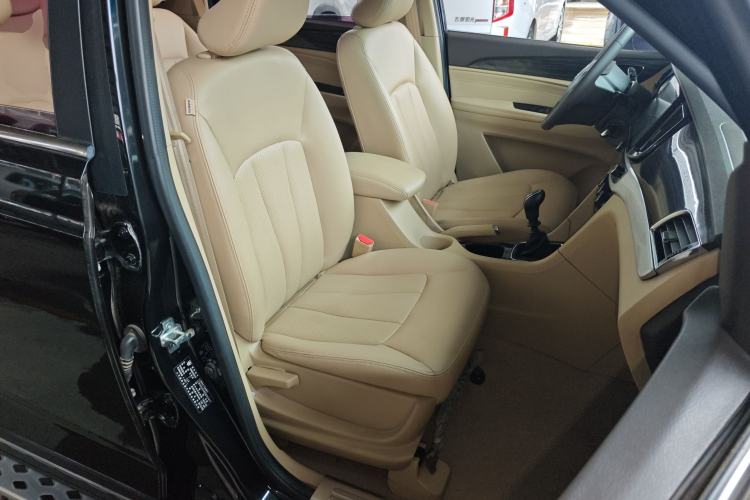 Used Baojun 730 2016 1.5T Manual Comfort Version 7 Seats