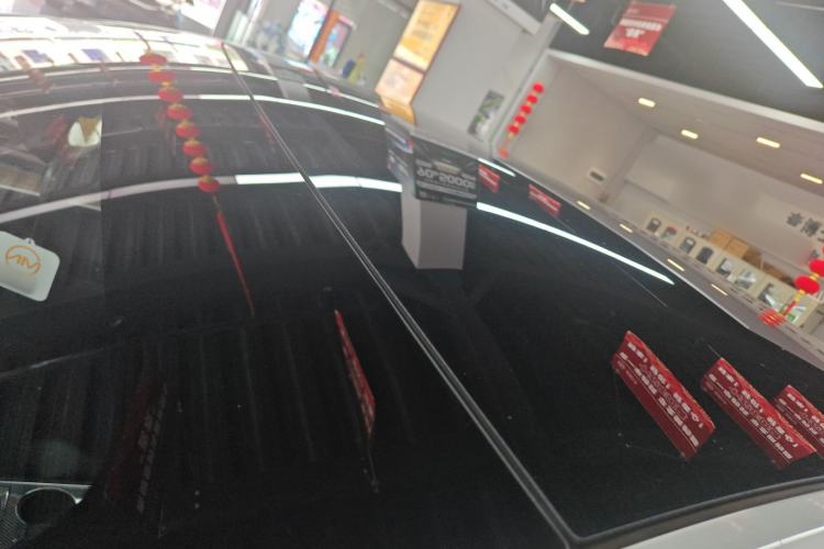 Used Tesla Model Y 2022 Long-Range All-Wheel-Drive Version Roof