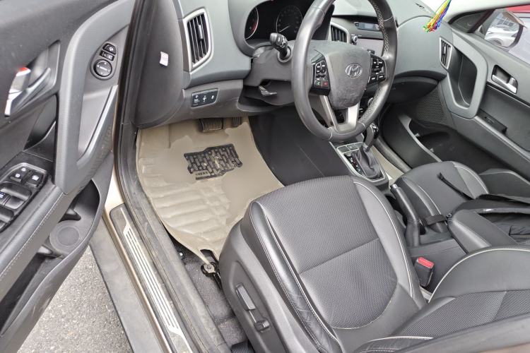 Used Hyundai ix25 2015 1.6L Automatic Two-Wheel-Drive Deluxe DLX Model
