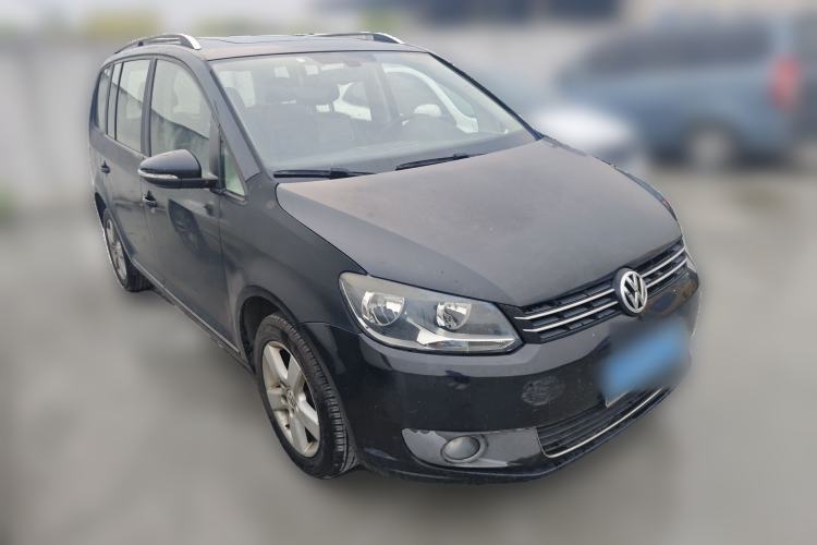 Used Volkswagen Touran 2013 1.4T DSG Comfort Edition 5-Seater Front Right 45 Deg
