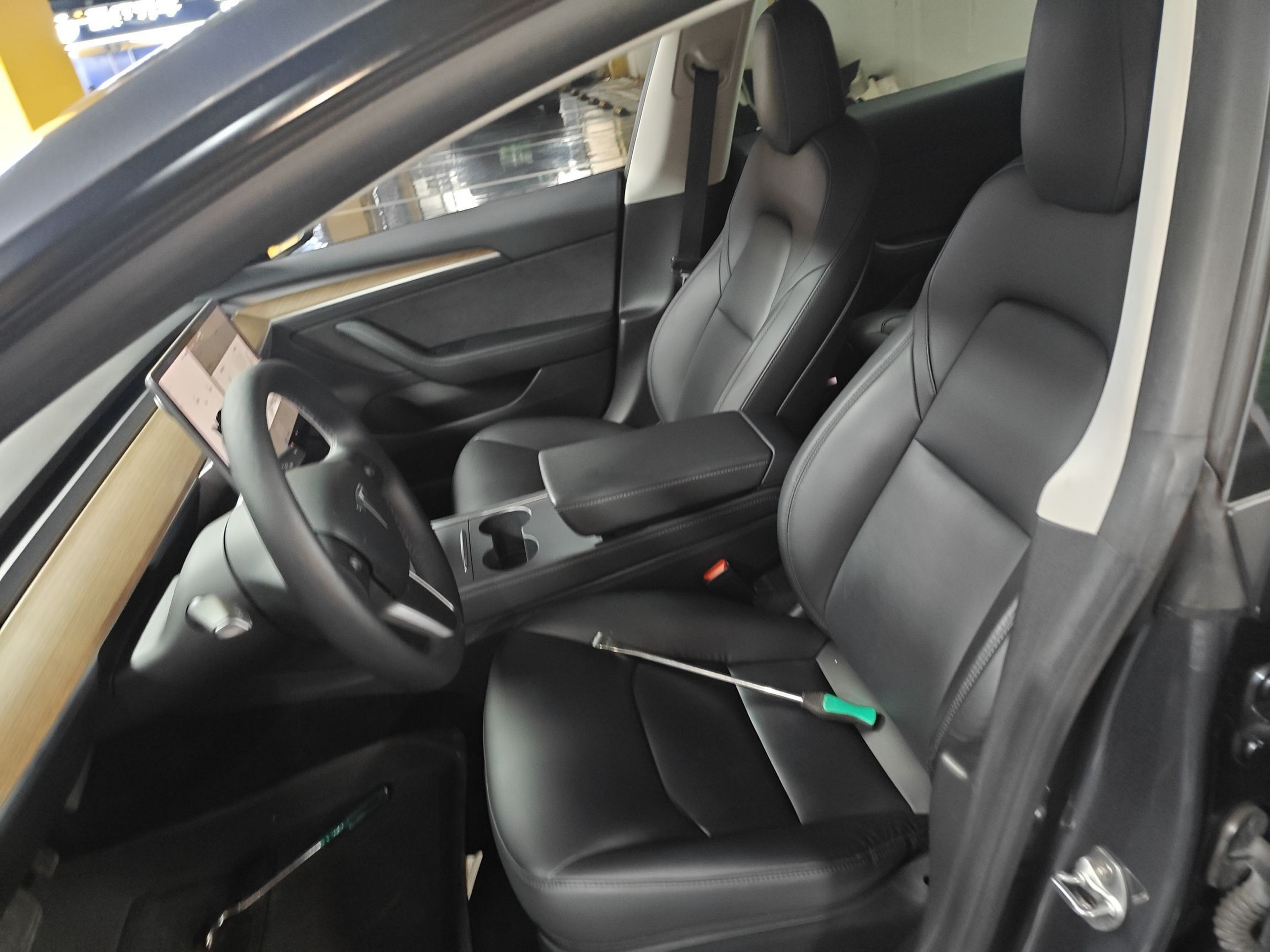 Переднее сиденье в автомобиле