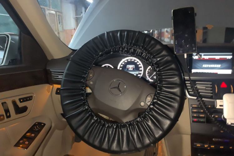 Used Mercedes-Benz E-Class 2013 E 260 L CGI Elegant Model Steering Wheel