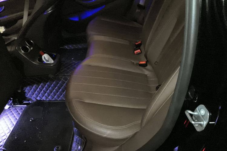 Used Mercedes-Benz E-Class New Energy 2022 Restyled E 350 e L Plug-in Hybrid Sedan Left Rear Seat