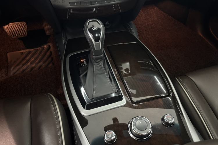 Used Infiniti QX60 2016 2.5 S/C Hybrid Two-Wheel-Drive Excellence Edition China V Standard