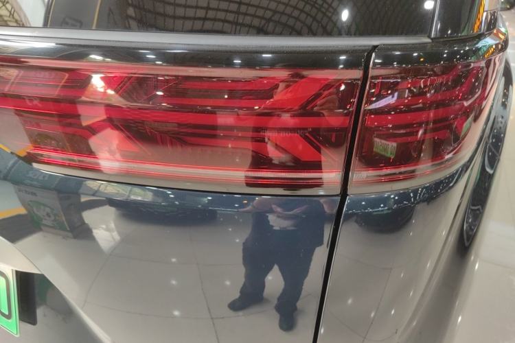 Used Denza D9 2024 EV 600 Four-Wheel-Drive Flagship Model Exterior 3