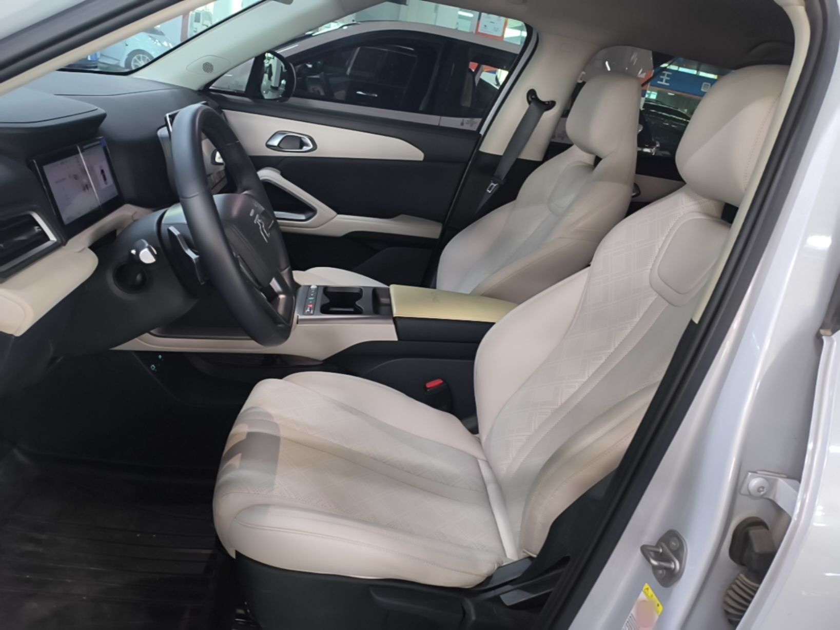 BYD Yuan UP 2025 Intelligent Driving Version 401 KM Dynamic Edition — снимка 17