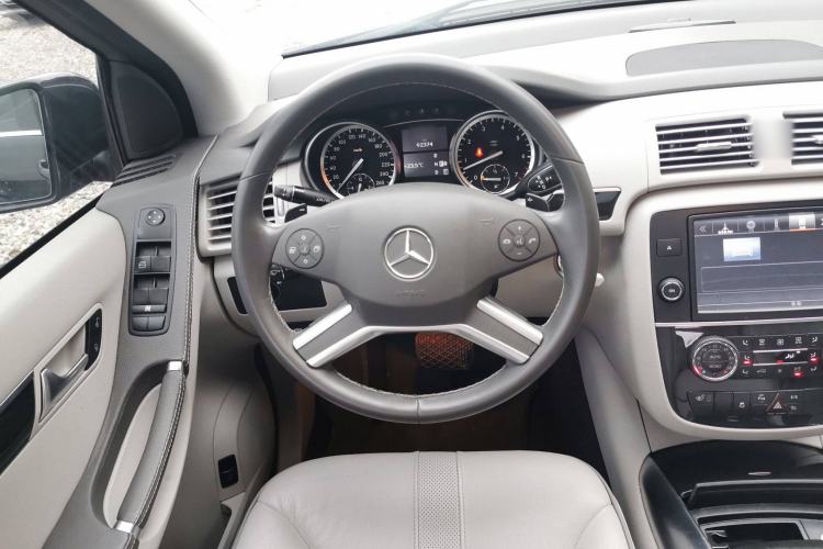 Used Mercedes-Benz R-Class 2017 R 320 4MATIC Business Edition Prestige Model
