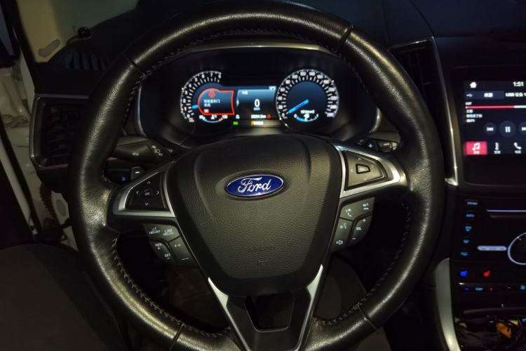 Used Ford Edge 2016 EcoBoost 245 Four-Wheel Drive Titanium 7-Seater Steering Wheel