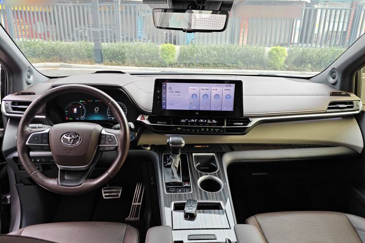 Used Toyota Granvia 2023 2.5L Hybrid Flagship VIP Edition