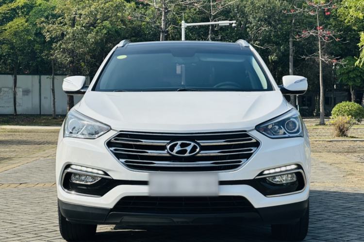 Used Hyundai Santa Fe 2017 2.0T Automatic Two-Wheel Drive Smart Version 7 Seats