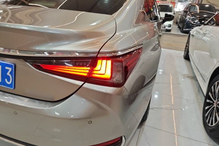 Used Lexus ES 2022 200 Excellence Edition
