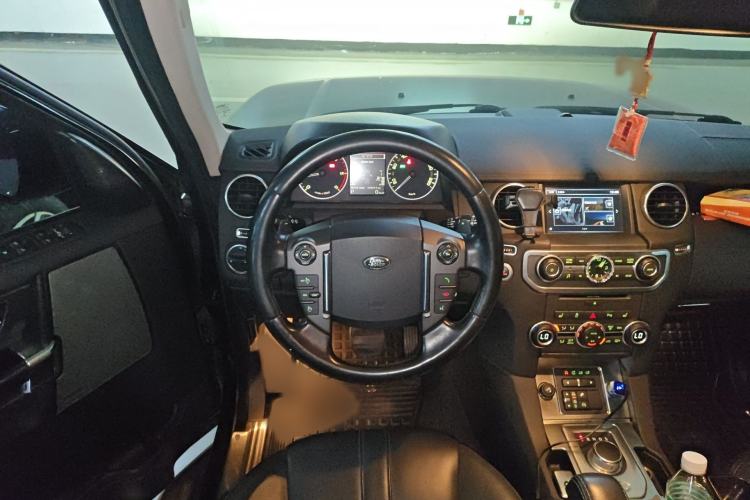 Used Land Rover Discovery 2015 3.0 SDV6 HSE Diesel Version Steering Wheel