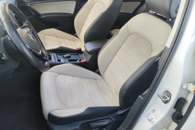 Used Volkswagen Golf 2017 230TSI Automatic Luxury Million-Vehicle Commemorative Edition
