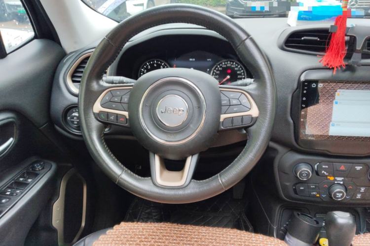 Used Jeep Renegade 2018 Connected Large Screen Version 180T Automatic Smart Version Steering Wheel