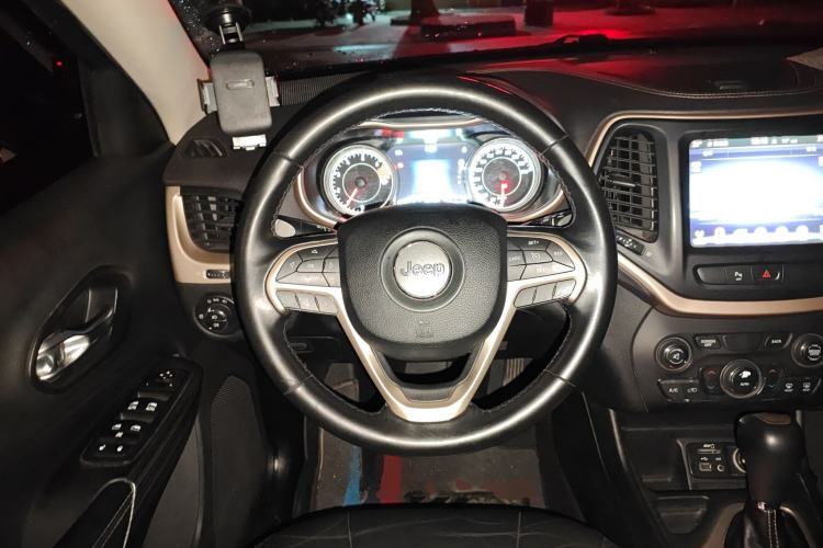 Used Jeep Cherokee 2016 2.0L Superior Edition