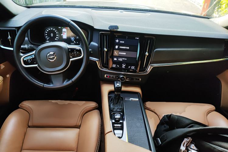 Used Volvo V90 2017 Cross Country T5 AWD Smart Range Edition