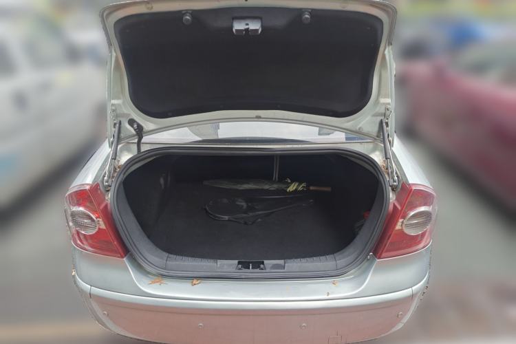 Used Ford Focus 2005 Sedan 1.8L Manual Classic Model
