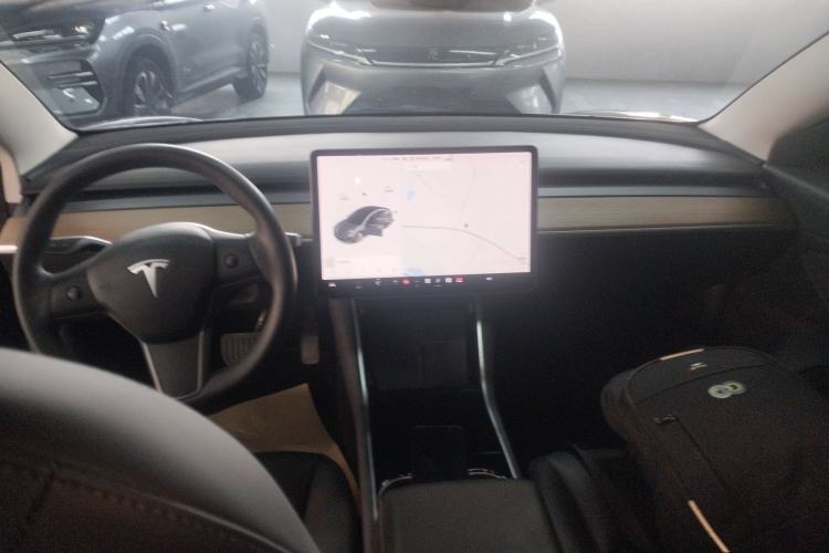 Used Tesla Model 3 2020 Revised Version Standard Range Rear-Wheel Drive – Upgraded Edition Center Console