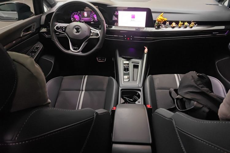 Used Volkswagen Golf 2023 Facelift 280TSI DSG R-Line Lite Center Console