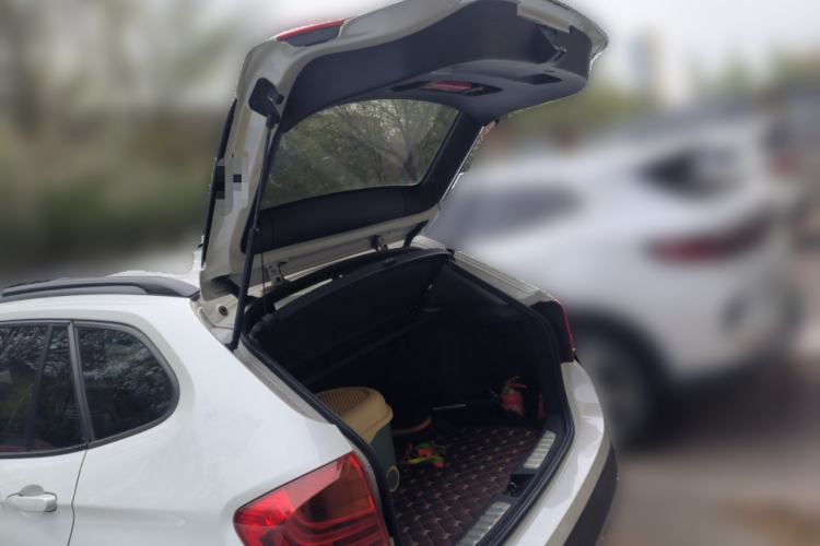 Used BMW X1 2015 sDrive18i Fashion Upgrade Edition Trunk