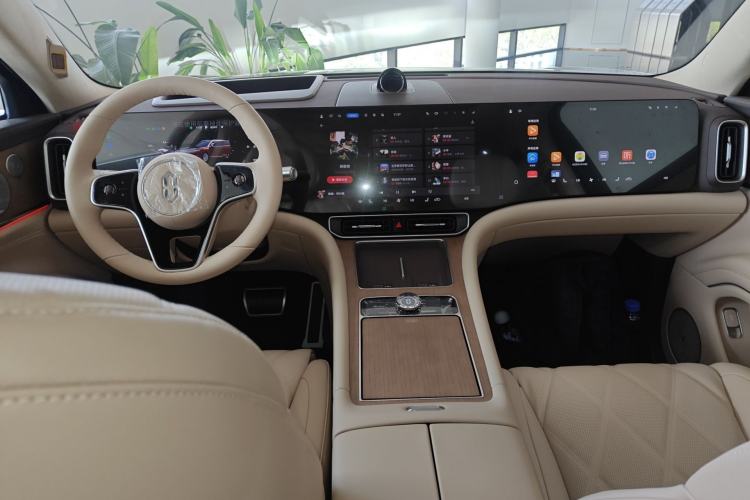 Used Hima AITO M9 2025 Extended-Range Ultra Version 52 kWh 6-Seater Center Console