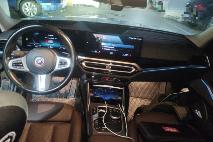 Used BMW i3 2023 eDrive 40 L Midnight Sports Package Center Console