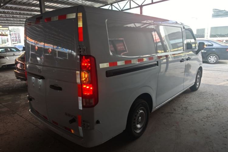 Used Farizon Xingxiang V 2025 Xingxiang V7E Smart Edition, Ewei 51.52 kWh Rear Right 45 Deg