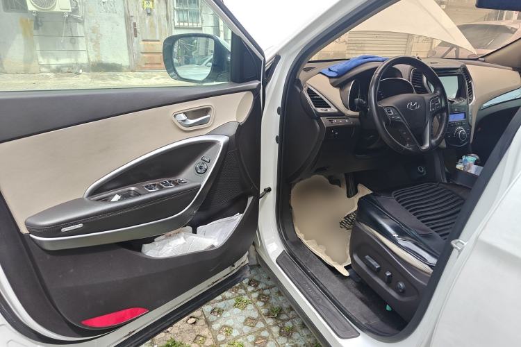 Used Hyundai Santa Fe 2013 2.4L Automatic Two-Wheel Drive Smart Version Driver Seat