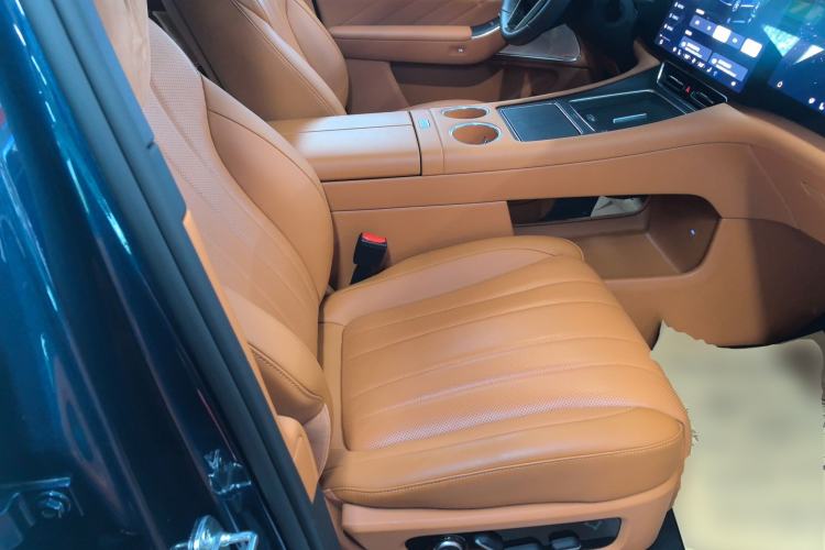 Used Hima AITO M8 2025 Model Pure Electric Max+ Six-Seat Four-Wheel-Drive Version Right Front Seat