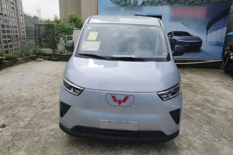 Used Wuling Yangguang 2024 300KM Comfort Version Passenger Van 75kW
