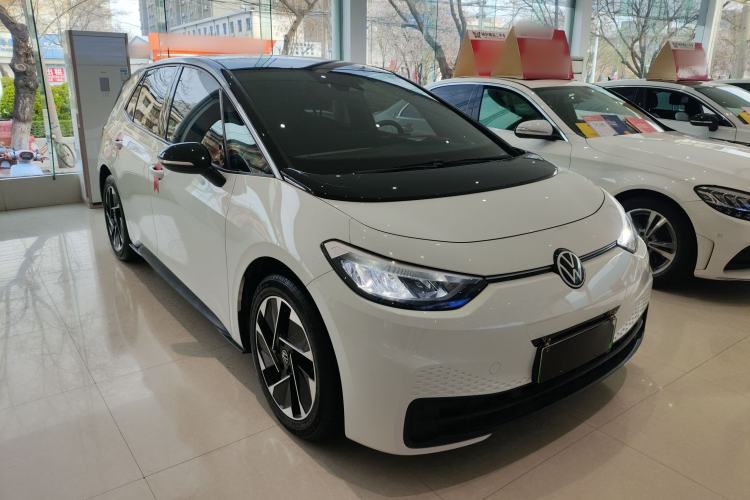 Used Volkswagen ID.3 2024 Pure & Smart Edition Front Right 45 Deg