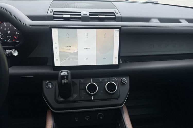 Used Land Rover Defender 2023 110 3.0T P400 X-DYNAMIC HSE Audio And AC Panel