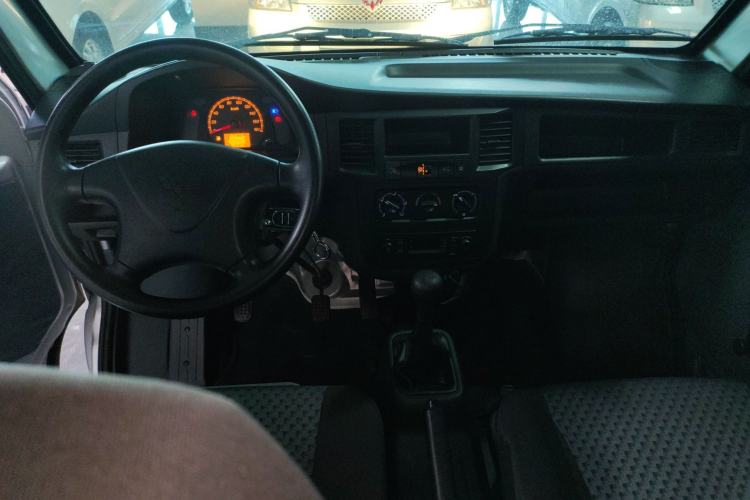 Used Wuling Zhiguang 2023 1.5L Practical Version 5/7 Seats Center Console