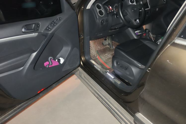 Used Volkswagen Tiguan 2015 2.0 TSI Automatic All-Wheel Drive Luxury Edition Driver Seat