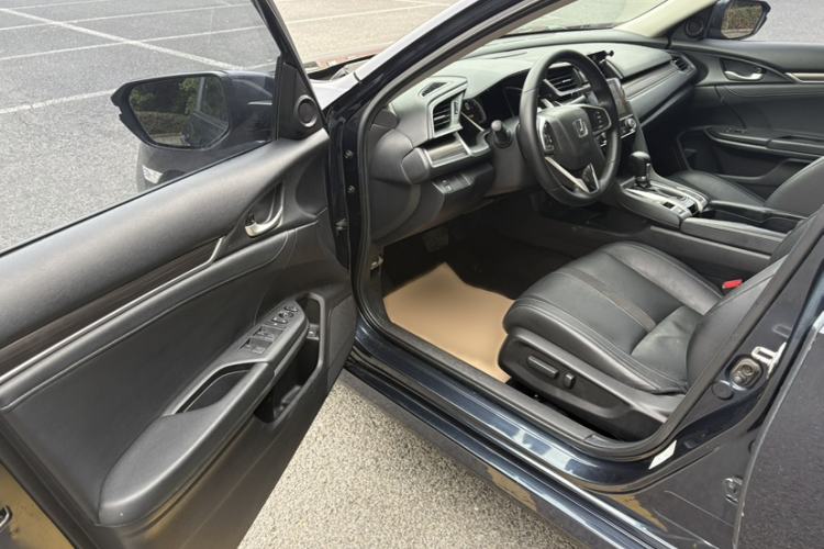 Used Honda Civic 2019 220TURBO CVT Power Edition China VI Emission Standard Interior 4