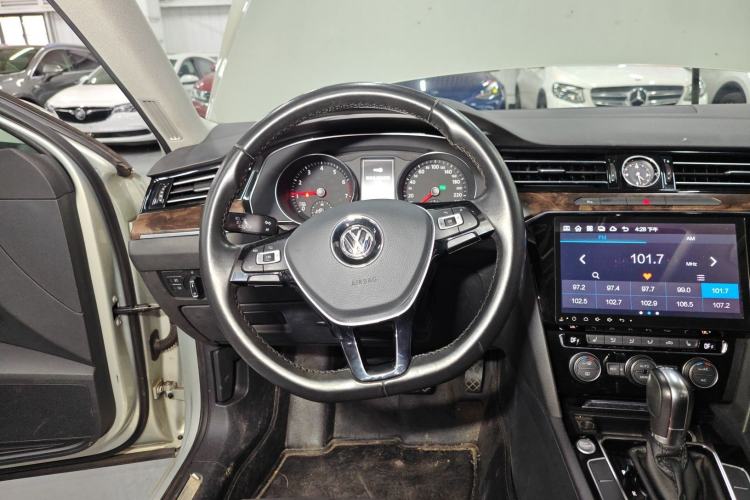 Used Volkswagen Magotan 2017 330TSI DSG Luxury Model