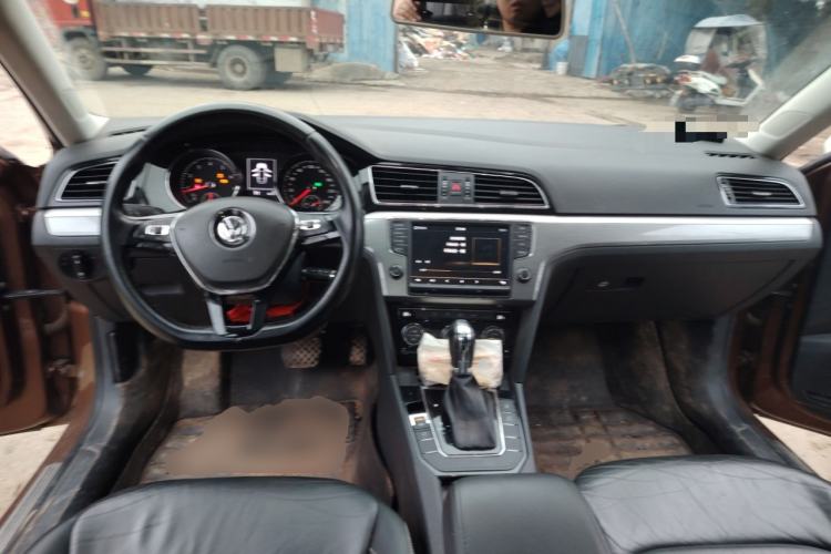 Used Volkswagen Lamando 2018 280TSI DSG Comfort Edition Center Console