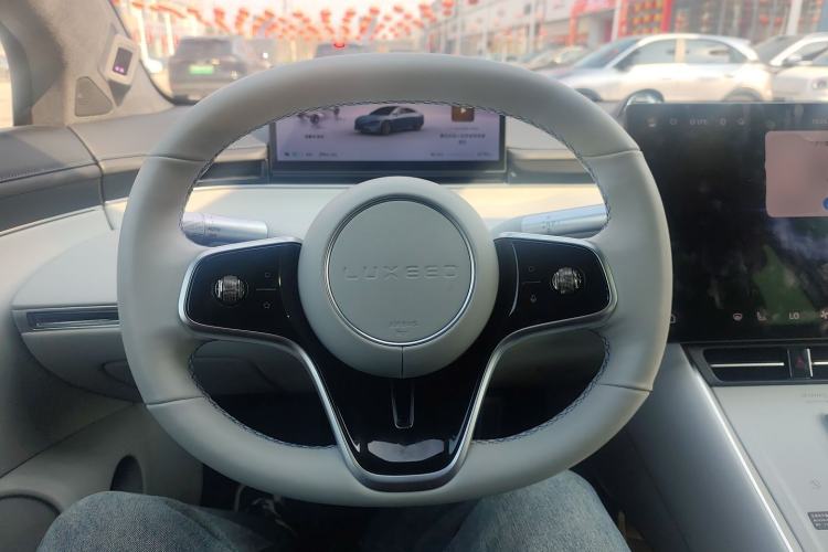 Used Hima Luxeed S7 2025 855 km Max