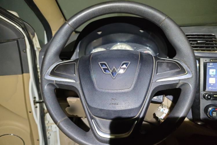 Used Wuling Hongguang 2014 1.2L S Comfort Model China IV
