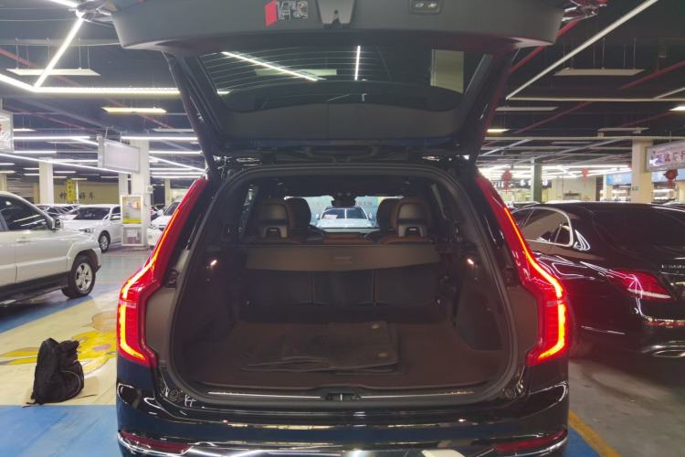 Used Volvo XC90 2023 B6 Zhiyi Luxury Edition 7-Seater Trunk