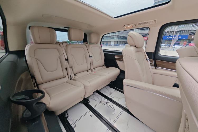 Used Mercedes-Benz V-Class 2016 V 260 L Prestige Extended Edition Interior 3