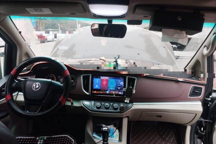 Used FORTHING Lingzhi 2019 M5L 1.6L 7-Seater Comfort Model China VI Standard Center Console