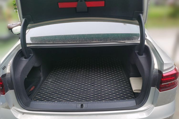 Used Volkswagen Phideon 2018 Revised Version 380TSI Two-Wheel Drive Business Edition Trunk