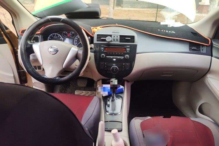 Used Nissan Tiida 2011 1.6L CVT Smart Version Center Console