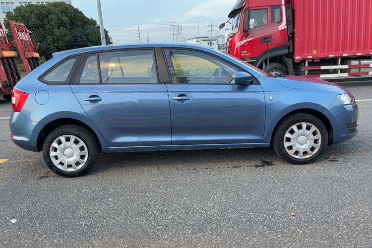 Used Skoda Rapid Spaceback 2014 1.6L Automatic Enjoyment Edition
