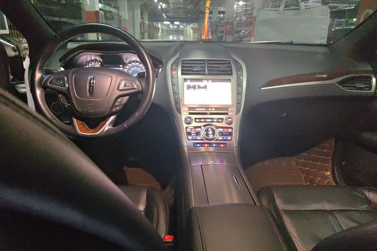 Used Lincoln MKZ 2017 2.0T Luxury Edition Center Console