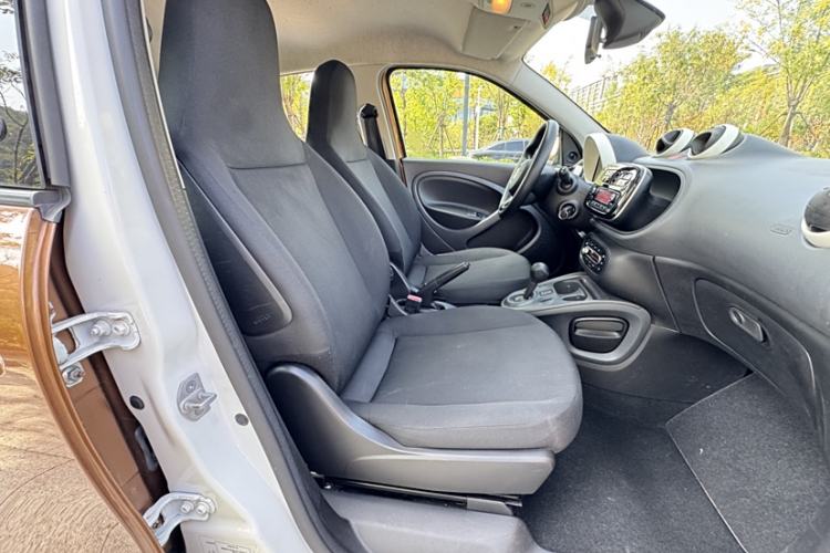 Used smart forfour 2016 1.0L 52 kW Dynamic Edition
